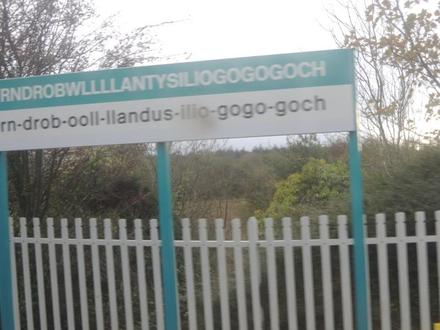 Llanfairpwllgwyngyllgogerychwyrndrobwllllantysiliogogogoch20191106.JPG