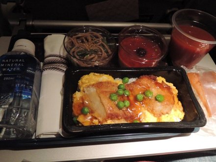 QatarAirways807Food20221003.JPG