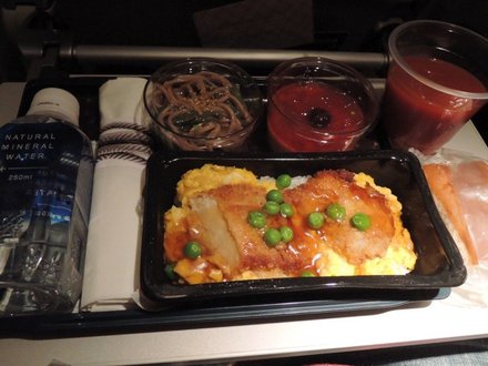 QatarAirways807Food20221003.JPG