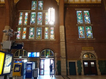 MaastrichtStationStainedGlasses20231011.JPG